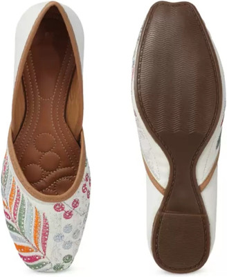 RFC Left right juttis Bellies For Women(White , 7)