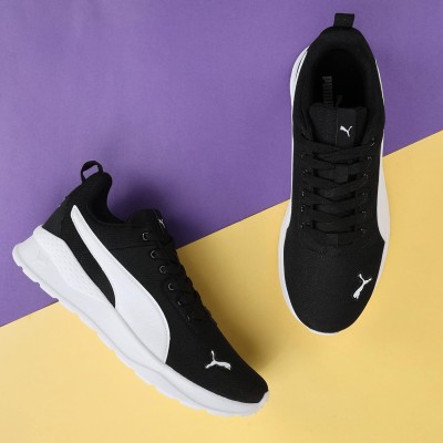 PUMA Radcliff Walking Shoes For Men(Black, White)
