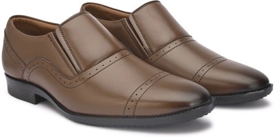 FASHION VICTIM Slip On For Men(Brown)