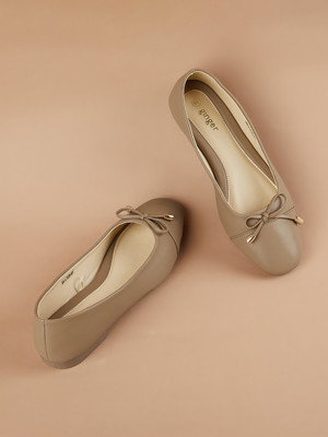 Ginger by Lifestyle Bow Ballerinas Bellies For Women(Camel , 8)