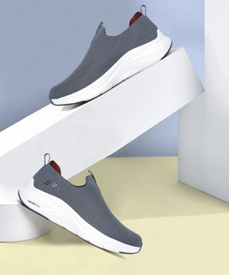 Skechers VAPOR FOAM - COVERT Casuals For Men(Black , 8)