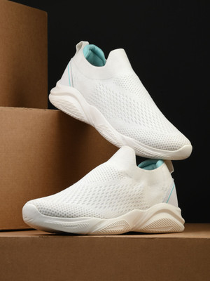 OFF LIMITS DEREK W Walking Shoes For Women(Off White , 4)