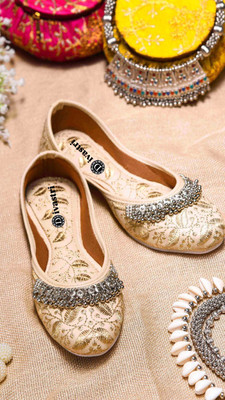 Divastri Jutis For Women(Gold , 8)