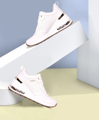 Skechers MILLION AIR - HOTTER AIR Casuals For Women(White , 6)