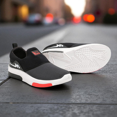 Hilux Trendy Sports Shoe For Men Running Shoes For Men(Black, Black , 8)
