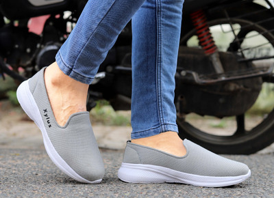 Xylus Grey trendy and comfortable casual shoes for all Casuals For Men(White, Grey , 7)