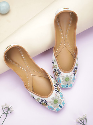 House of Pataudi Bellies For Women(Multicolor , 8)