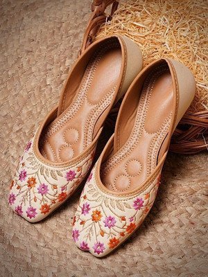RAHEGAS RAHEGAS juttis for women- Handcrafted Embroidered Juttis by RAHEGAS Bellies For Women(Off White , 7)