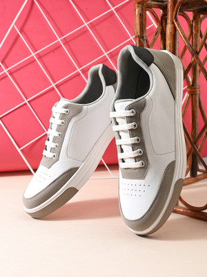 Roadster Men white perforated low top casual cushioned footbed everyday lace up sneakers Sneakers For Men(White , 9)