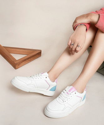 HRX by Hrithik Roshan Sneakers For Women(White , 3)