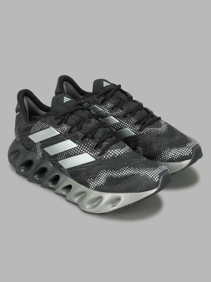 ADIDAS ADIDAS SWITCH FWD 2 M Running Shoes For Men(Black , 6)