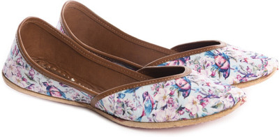 Azzra Women's Leather Juttis Bite and Pinch Free Jutis for Women Casuals For Women(Multicolor , 5)