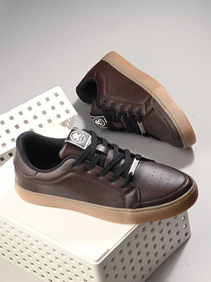 OFF LIMITS SKYLINE Sneakers For Men(Brown , 7)