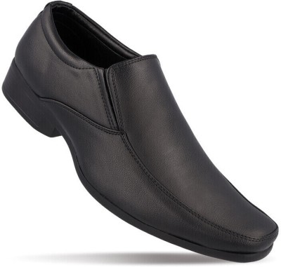 WALKAROO Slip On For Men(Black , 10)