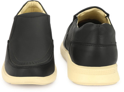 Trika Premium Leather Loafers Loafers For Men(Black , 8)