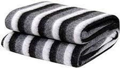 Striped Single Fleece Blanket(Polyester, BLACK WHITE STRIPPED)
