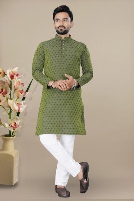 VALAKI Men Kurta Pyjama Set