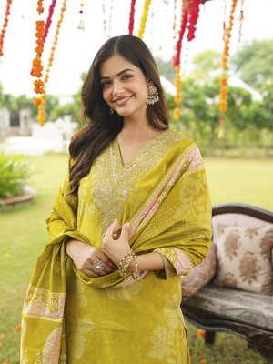 AHIKA Women Kurta Pant Dupatta Set