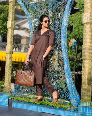 Stylefy Women Solid Straight Kurta(Brown)