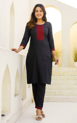 AUZAAI COLLECTION Women Kurta Pyjama Set