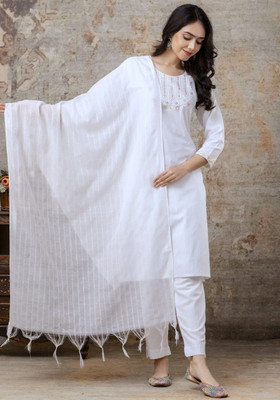 AUZAAI COLLECTION Women Kurta Pyjama Dupatta Set