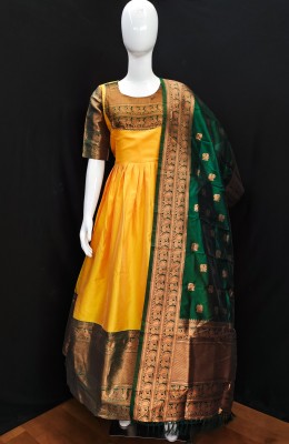 kinjhit Fashion Anarkali Gown(Multicolor)