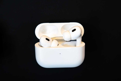 house of common Wireless Earbods TWS Earbuds Pro With 60H Playback EB19 Bluetooth(White, True Wireless)