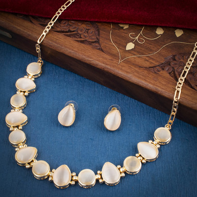 Shostopper by Sukkhi Brass Gold-plated Orange Jewellery Set(Pack of 1)