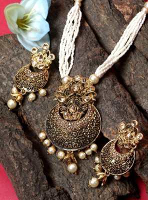 JEWELS GURU Alloy Gold-plated Black Jewellery Set(Pack of 1)