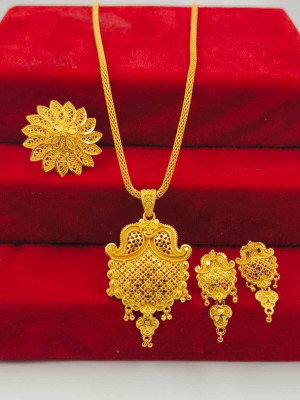 DENISHA Brass Gold-plated Gold Jewellery Set(Pack of 1)