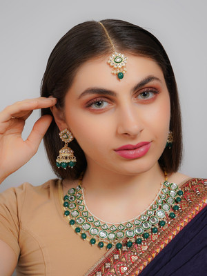 Divisha Alloy Gold-plated Green Jewellery Set(Pack of 1)