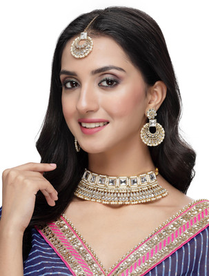 Sukkhi Alloy Gold-plated White Jewellery Set(Pack of 1)