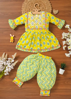 PHOREMA Boys & Girls Casual Kurta and Pyjama Set(Yellow Pack of 1)