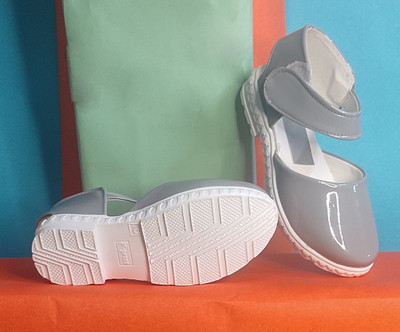 NEWLATESTGOODLOOKING & PERFECTFEELING WITH DEVICE Girls Slip-on Flats(Grey , 6-7 year)