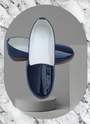 NEWLATESTGOODLOOKING & PERFECTFEELING WITH DEVICE Girls Slip on Loafers(Black, 4-4.5 year)