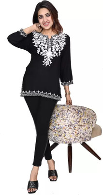Zarmin Women Embroidered Straight Kurta(Black)