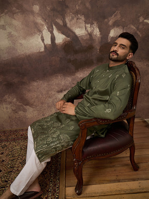 Ethnic Bay Men Embroidered Straight Kurta(Green)
