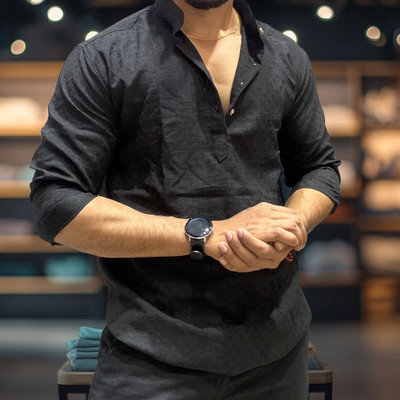 feshopee Men Solid Straight Kurta(Black)