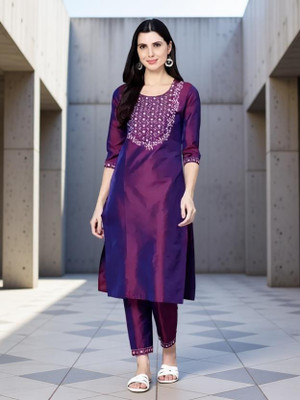 VRLOOKS Women Embroidered Kurta(Purple)
