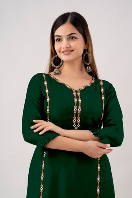 Zeenat Duniya Women Embroidered Straight Kurta(Dark Green)