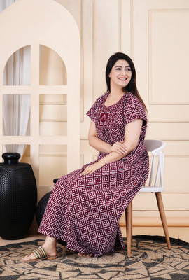 Toorvi Women Gown Maroon Maxi/Full Length Dress