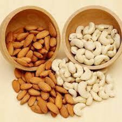 Hanumakkhya Dry Fruits California Almonds,Cashews Combo Pack 100g (50g X 2) Almonds, Cashews(2 x 50 g)