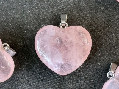 MARMORIS ECOM MARMORIS ECOM Rose Quartz Heart Pendant | Natural Healing Crystal (Pack of 1) Quartz Crystal Pendant