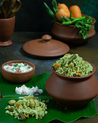 the handicraftian Terracotta REGULAR DAHI HANDI CUM SERVING SMALL Handi 0.65 L with Lid(Earthenware)
