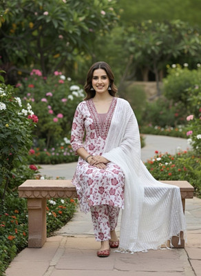 Fabricfetch Printed, Embroidered, Embroidered Kurta, Trouser/Pant & Dupatta Set