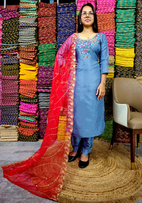 Avnisa Enterprise Embroidered Kurta, Trouser/Pant & Dupatta Set