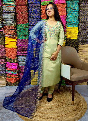 Avnisa Enterprise Embroidered Kurta, Trouser/Pant & Dupatta Set