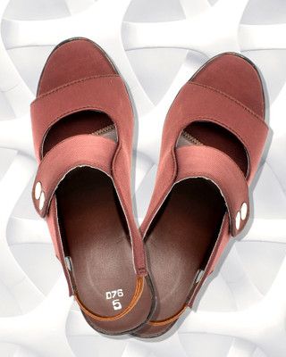 Hardwood Women Heels(Maroon , 7)