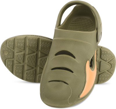 QARADON Men Clogs(Green , 8)