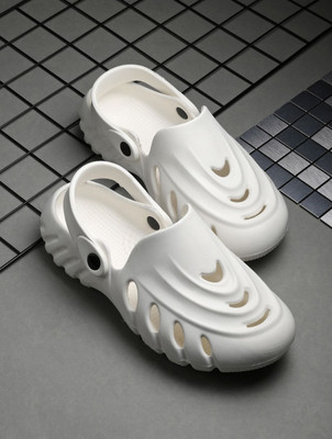 DEFLOW Men Clogs(White , 8)